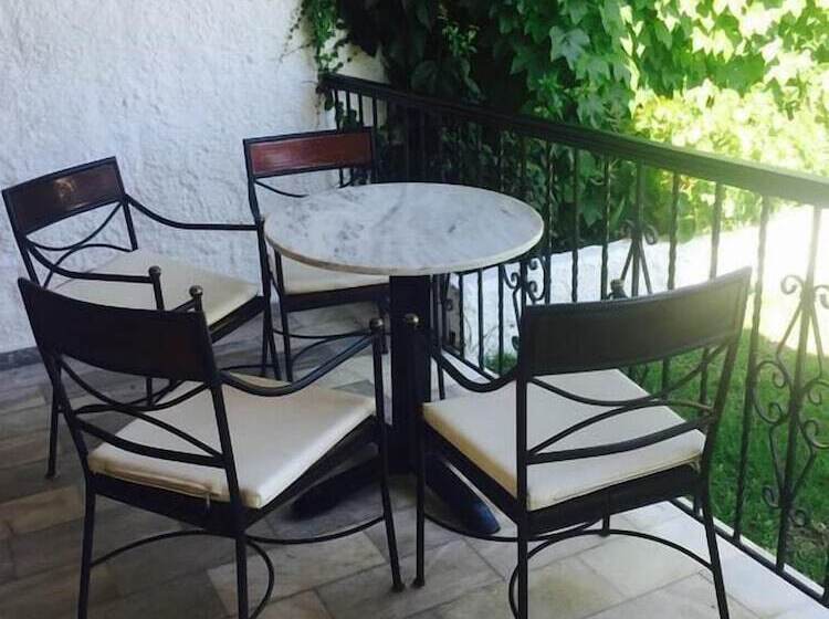 בית מלון כפרי Villa Meroulas