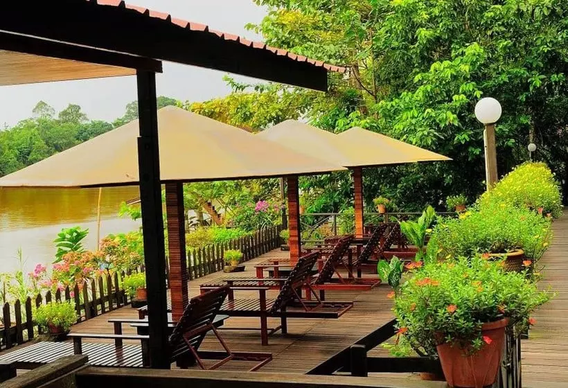 Kinabatangan Riverside Lodge