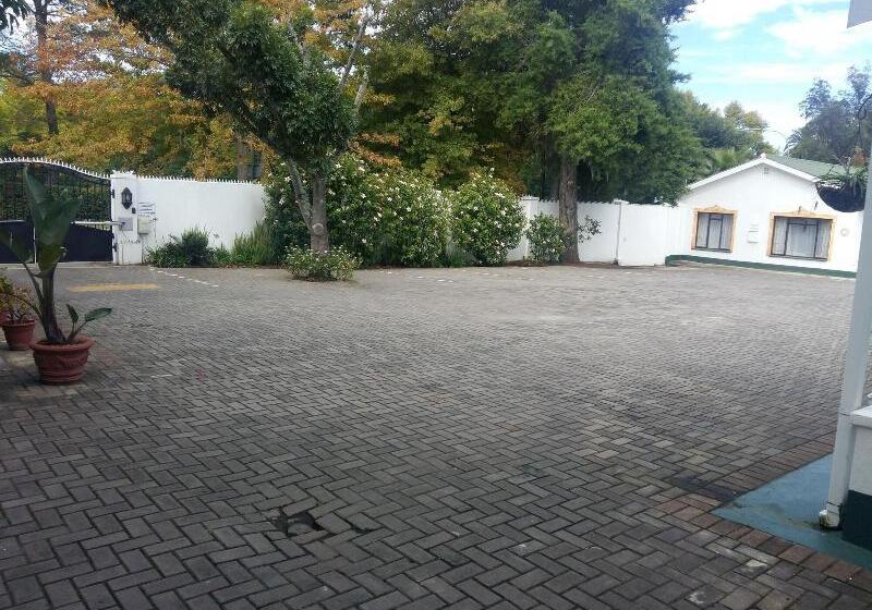 פנסיון Alpine Inn