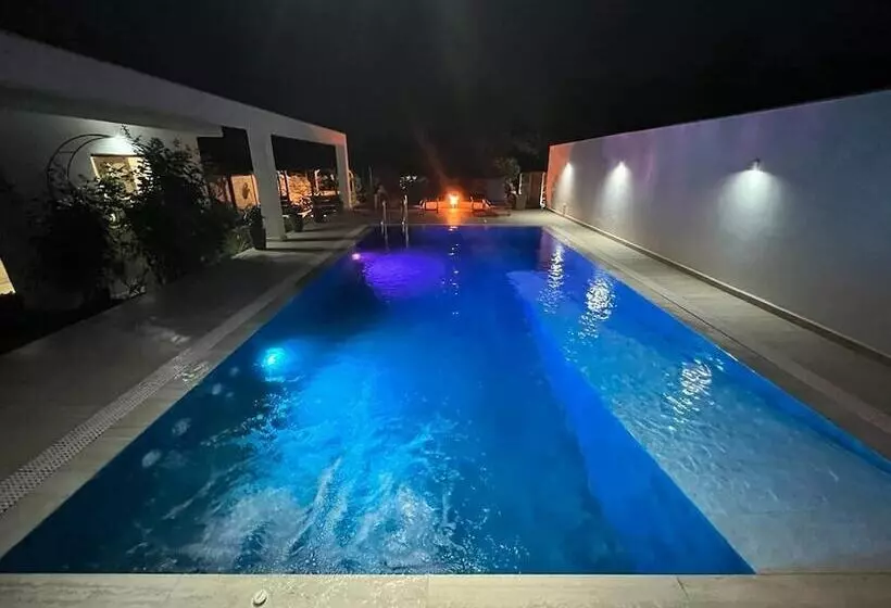 تختخواب و صبحانه Trend