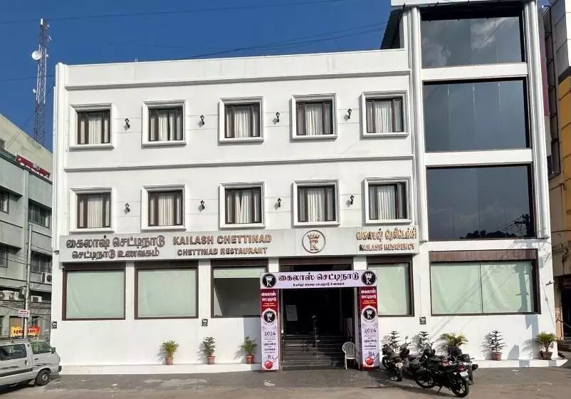 ホテル Kailash Residency