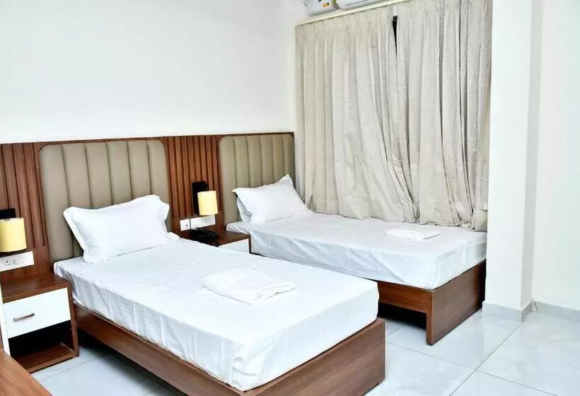 ホテル Kailash Residency