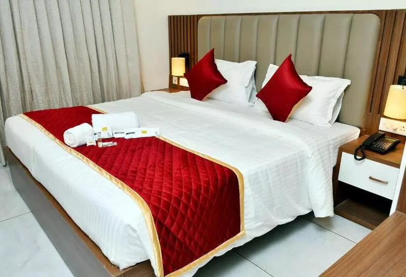 ホテル Kailash Residency