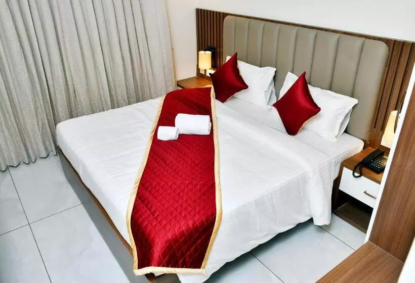 ホテル Kailash Residency