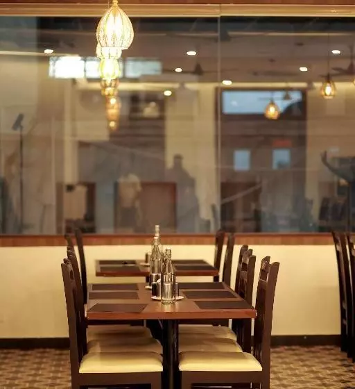 ホテル Kailash Residency