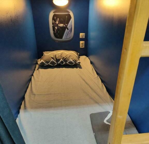 הוסטל лидер хаус хостел