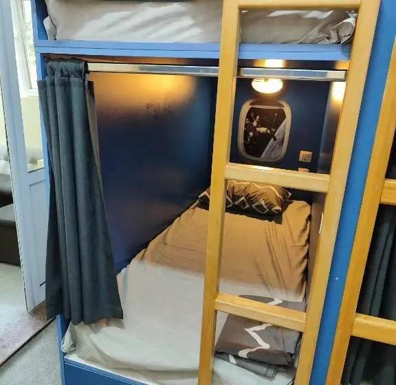 ユースホステル лидер хаус хостел