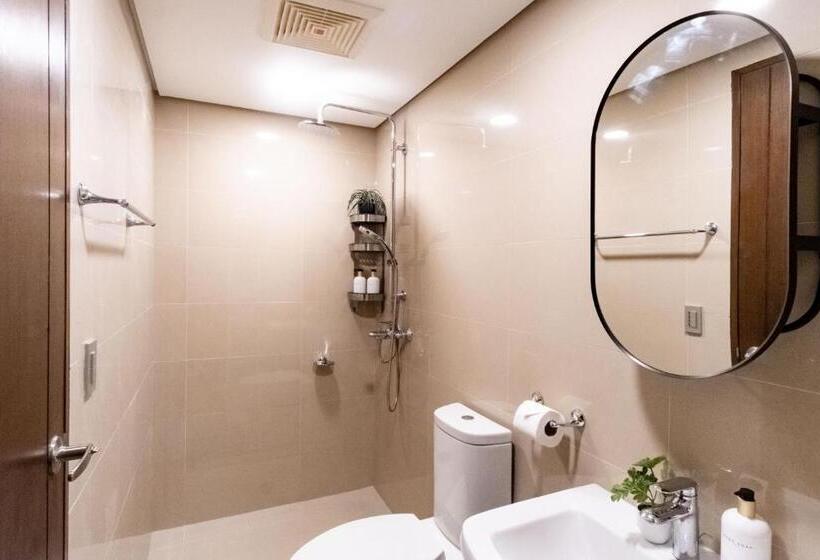 Vibrant Cozy Studio Unit In It Park