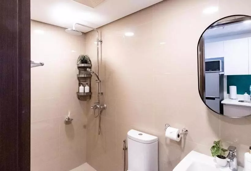 Vibrant Cozy Studio Unit In It Park