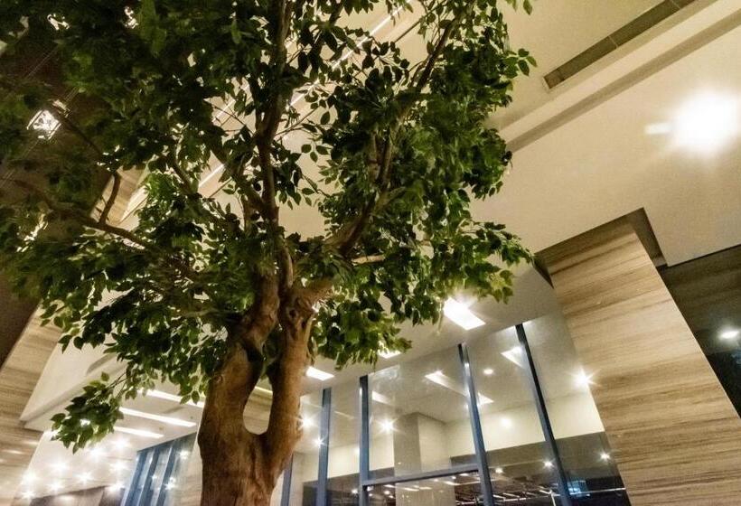 Vibrant Cozy Studio Unit In It Park