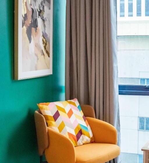 Vibrant Cozy Studio Unit In It Park