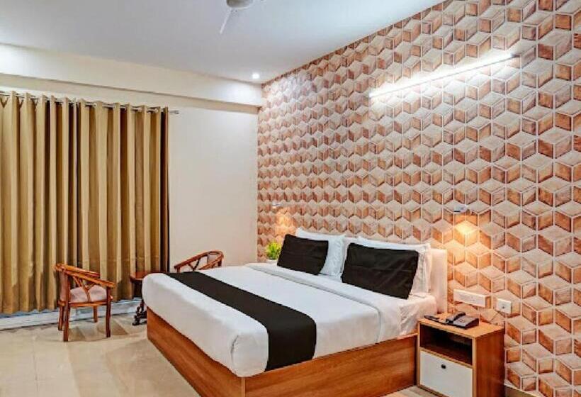 Akshayhotel Near Medanta Hospital