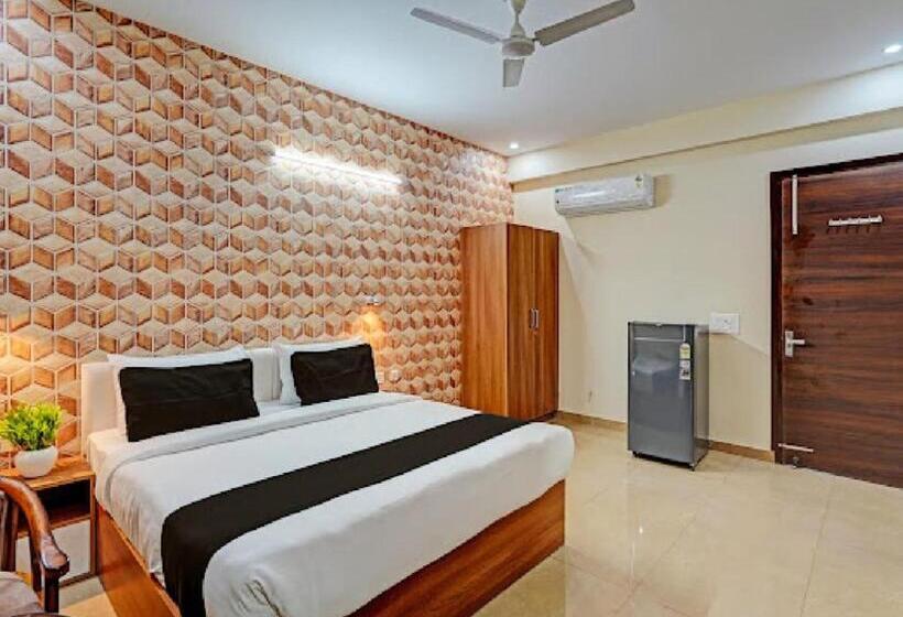 Akshayhotel Near Medanta Hospital