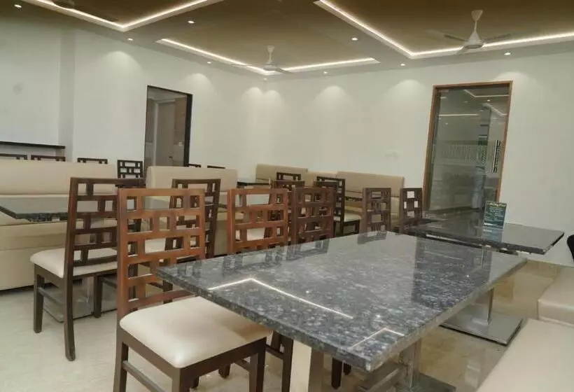 ホテル Avenue 11 Premium Stays Madurai
