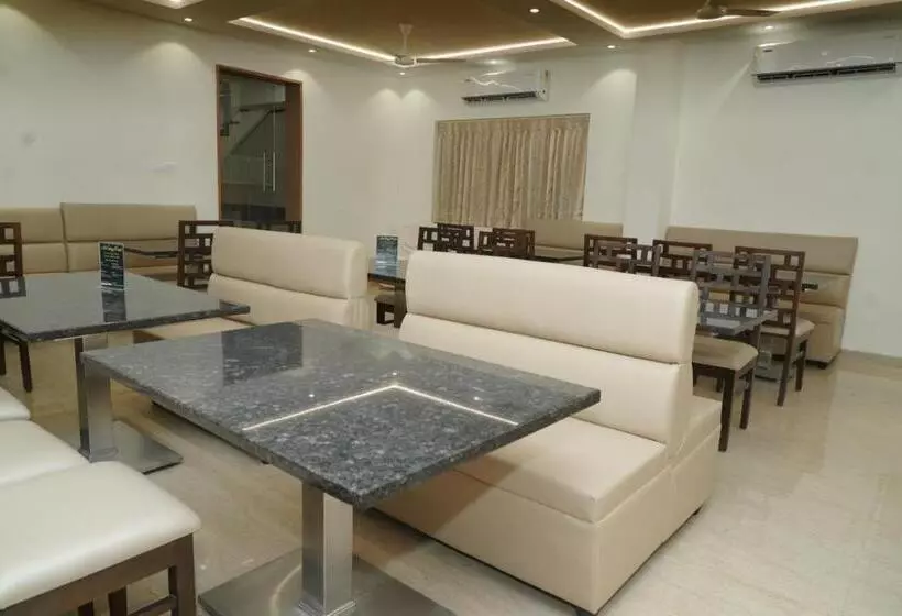 ホテル Avenue 11 Premium Stays Madurai