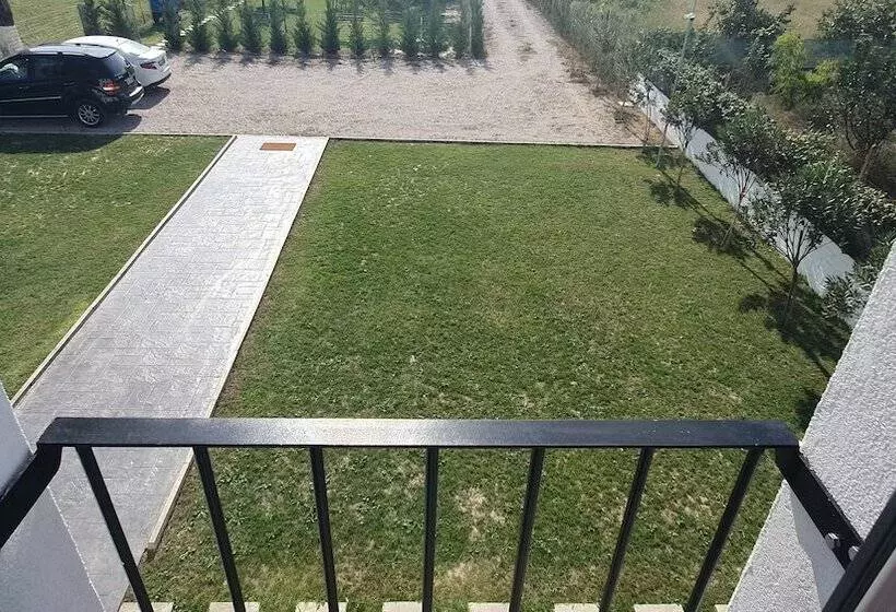 Hotelli Nerium Garden Inn Tirana Airport