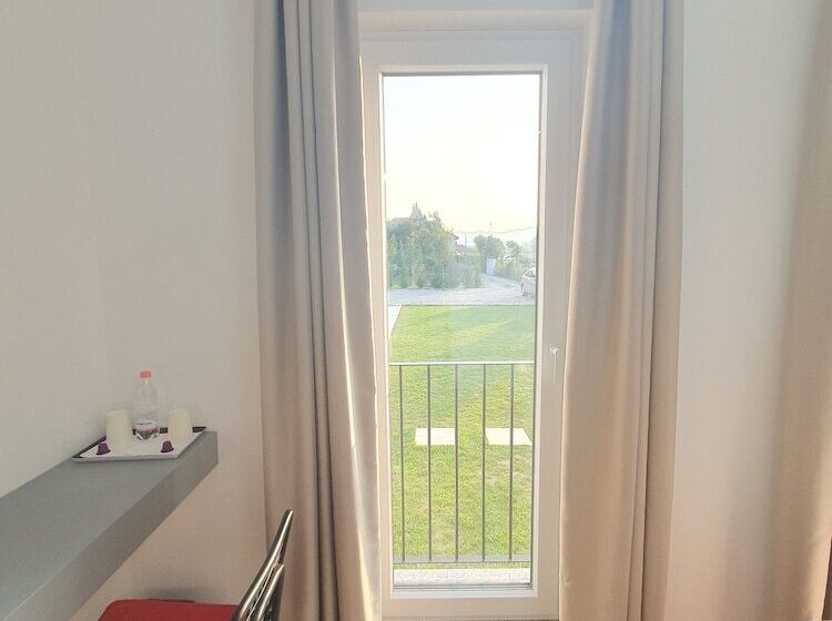 בית מלון כפרי Nerium Garden Inn Tirana Airport