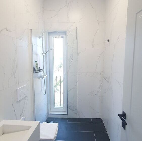 בית מלון כפרי Nerium Garden Inn Tirana Airport