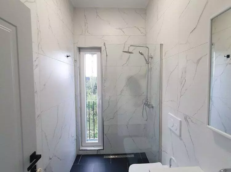 Hotelli Nerium Garden Inn Tirana Airport