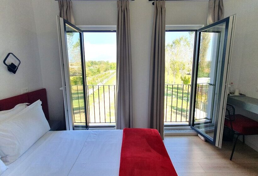 בית מלון כפרי Nerium Garden Inn Tirana Airport