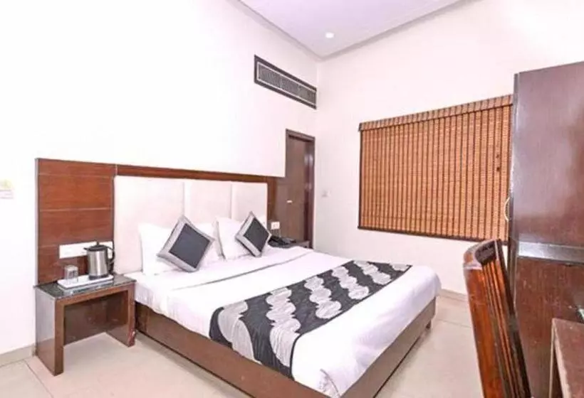 Fabhotel Station 3