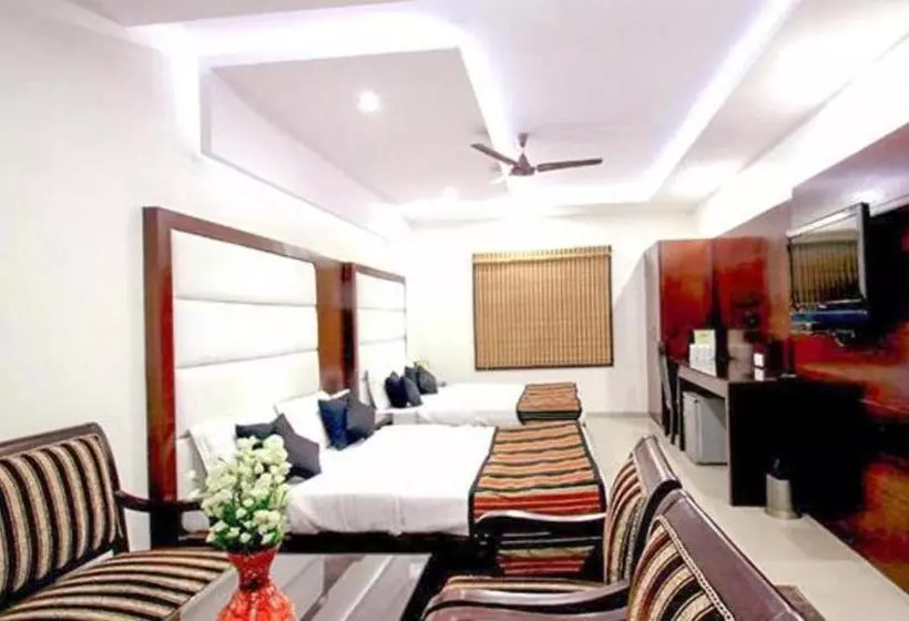 Fabhotel Station 3