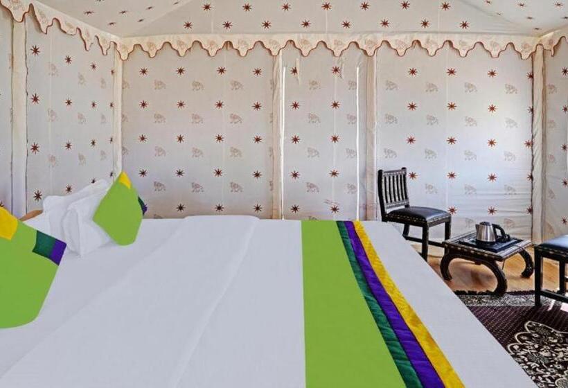 בית מלון כפרי Romiyo Desert Camp