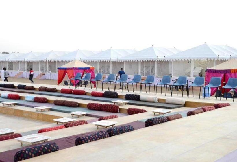 בית מלון כפרי Romiyo Desert Camp