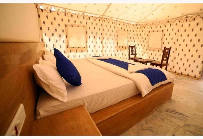 בית מלון כפרי Romiyo Desert Camp