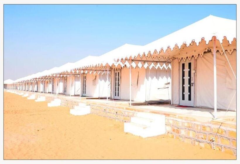 בית מלון כפרי Romiyo Desert Camp