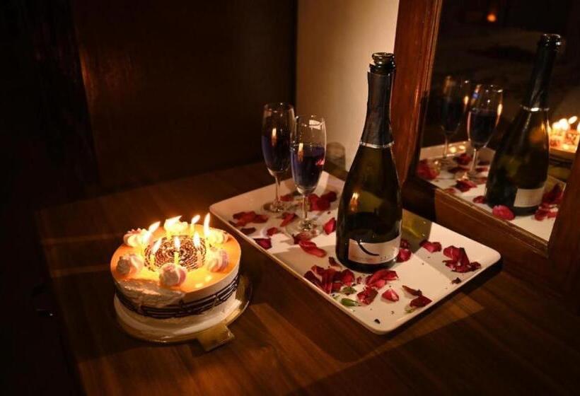 בית מלון כפרי Romiyo Desert Camp