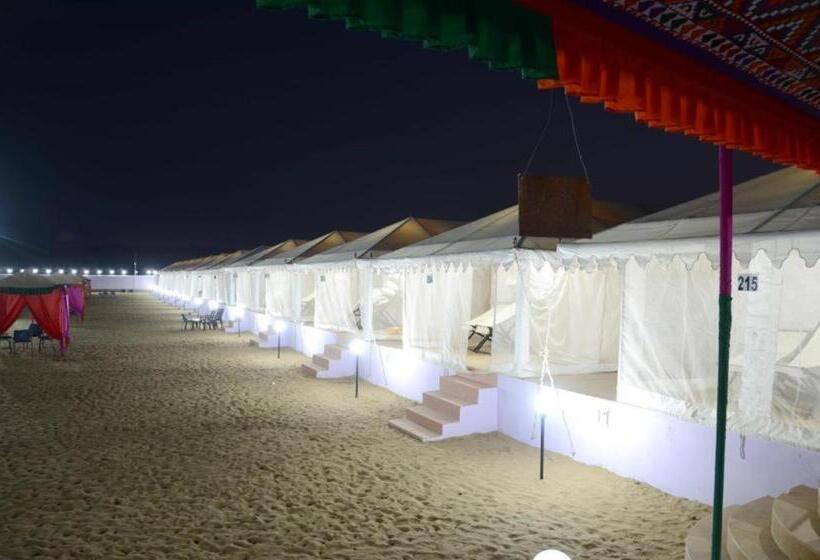 בית מלון כפרי Romiyo Desert Camp