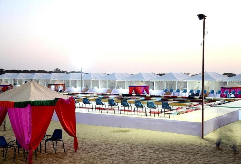 בית מלון כפרי Romiyo Desert Camp