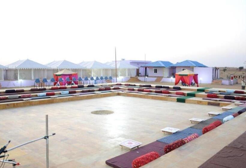 בית מלון כפרי Romiyo Desert Camp