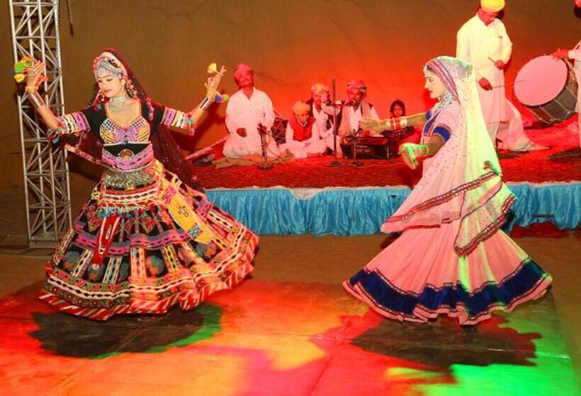 בית מלון כפרי Romiyo Desert Camp