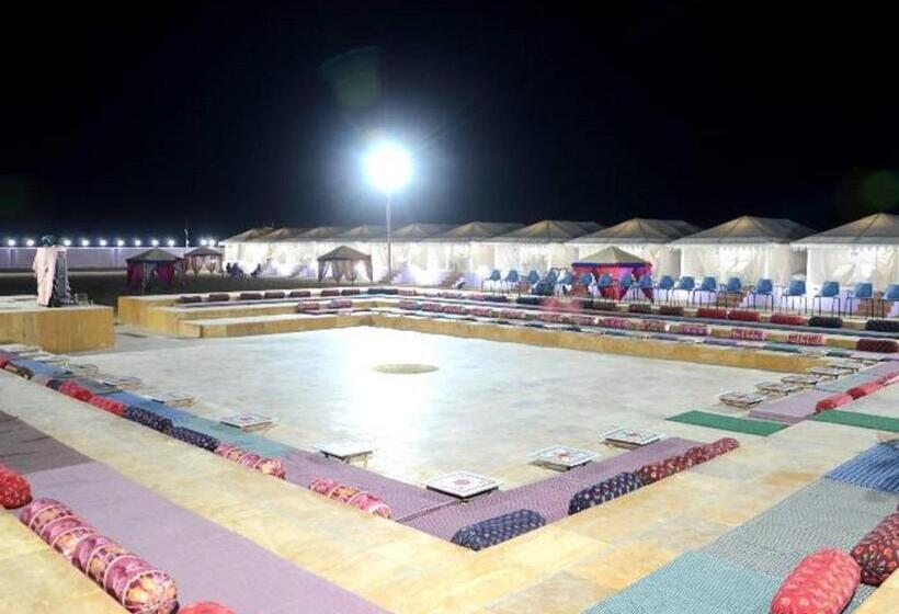 בית מלון כפרי Romiyo Desert Camp