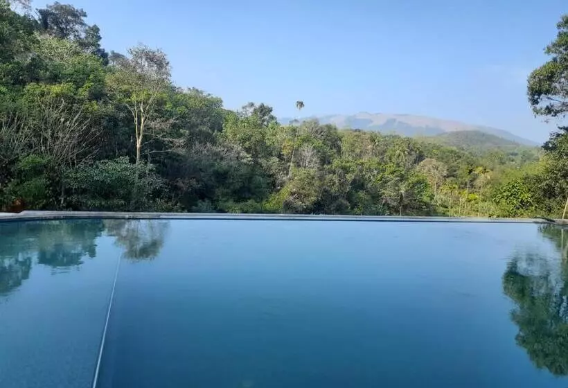 Lomakeskus Humming Breeze Nature Retreat