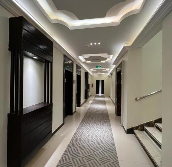 ايار للشقق المخدومه