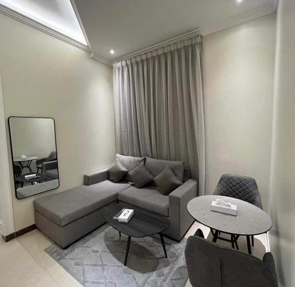 ايار للشقق المخدومه