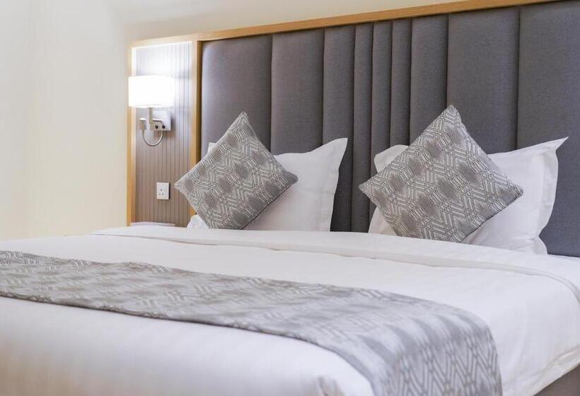 ايار للشقق المخدومه