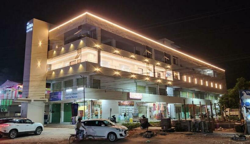 בית מלון כפרי Amulyaa Grand Inn