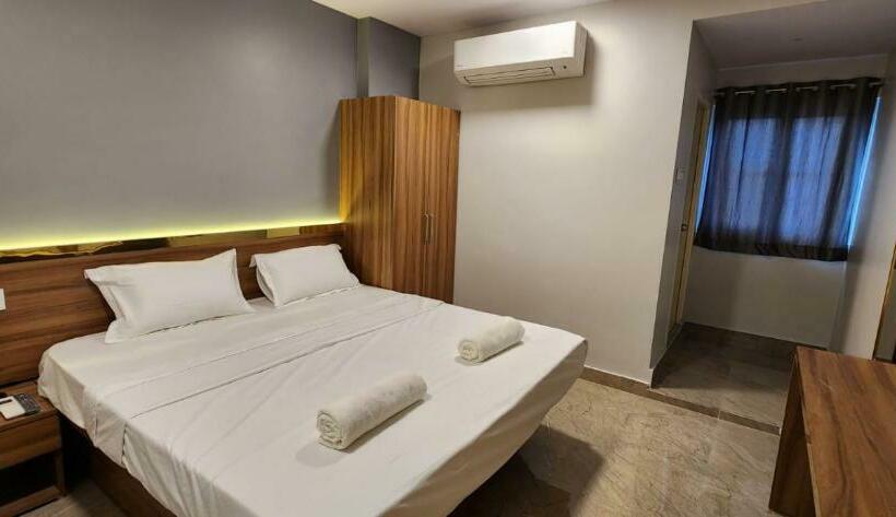 בית מלון כפרי Amulyaa Grand Inn