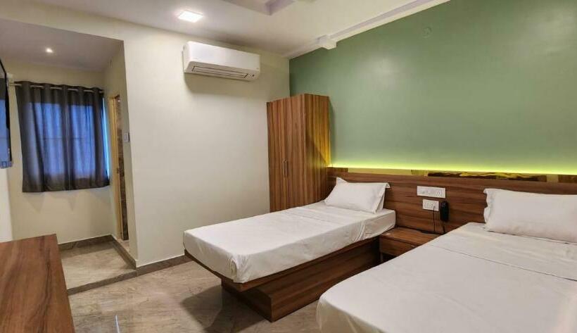 בית מלון כפרי Amulyaa Grand Inn