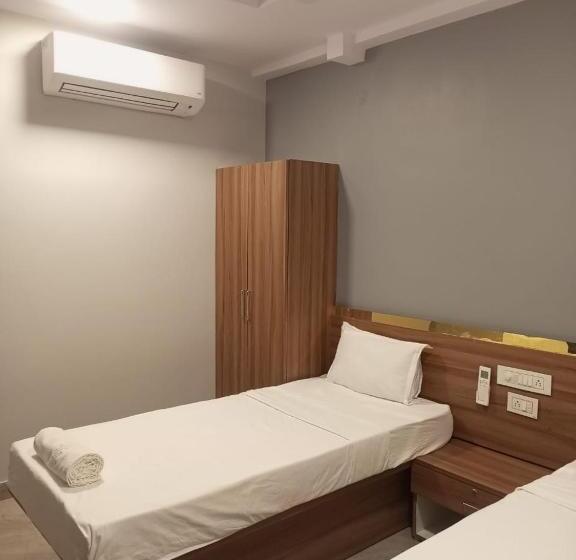 בית מלון כפרי Amulyaa Grand Inn