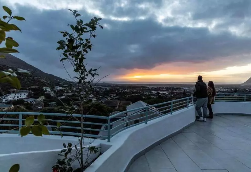 Majatalo Capri Sands Luxury Guest House