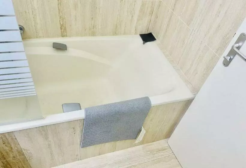 تختخواب و صبحانه Chambre Privée   Place Verdun Tours