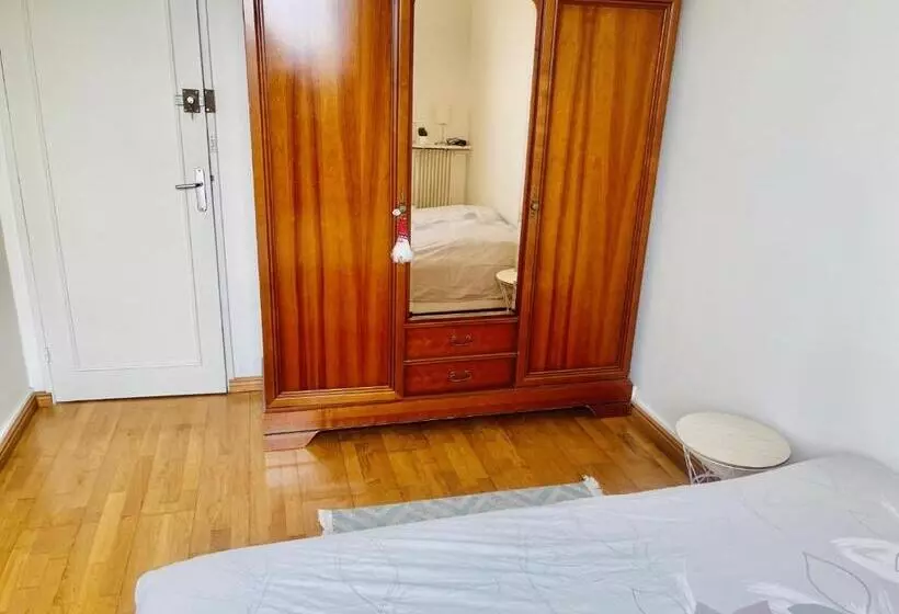تختخواب و صبحانه Chambre Privée   Place Verdun Tours