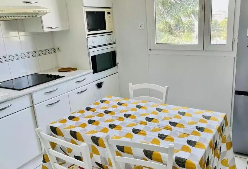 تختخواب و صبحانه Chambre Privée   Place Verdun Tours