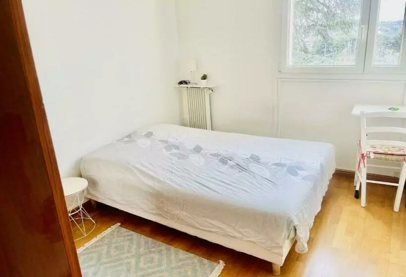 تختخواب و صبحانه Chambre Privée   Place Verdun Tours