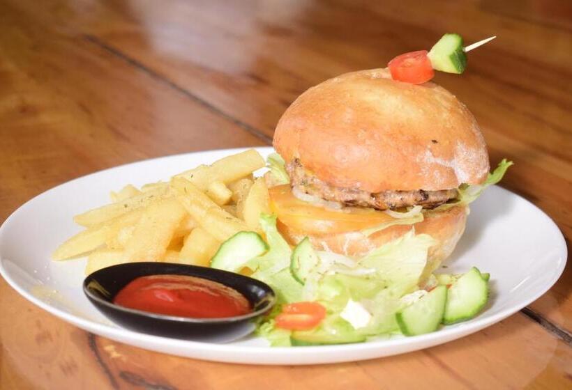 هتل Nako Okavango Guesthouse